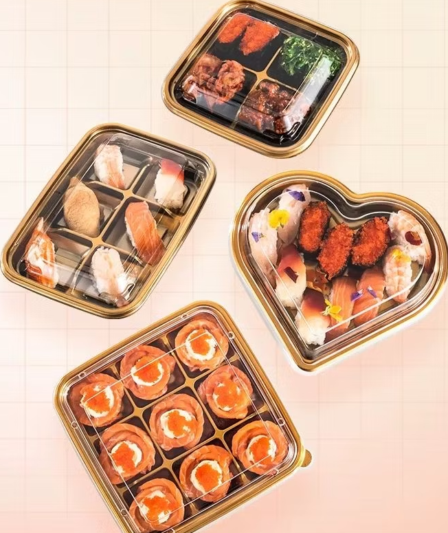 ما هي ميزات التصميم الخاصة بصندوق التغليف Nine Grid PET Blister الذي يساعد على منع العناصر من التحرك أو الاصطدام داخل المقصورات؟